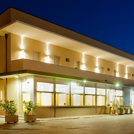 Hotel Ristorante Cesare Savignano sul Rubicone Buitenkant foto