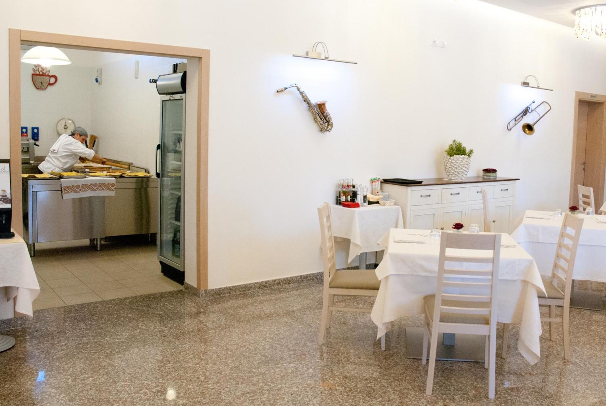Hotel Ristorante Cesare Savignano sul Rubicone Buitenkant foto