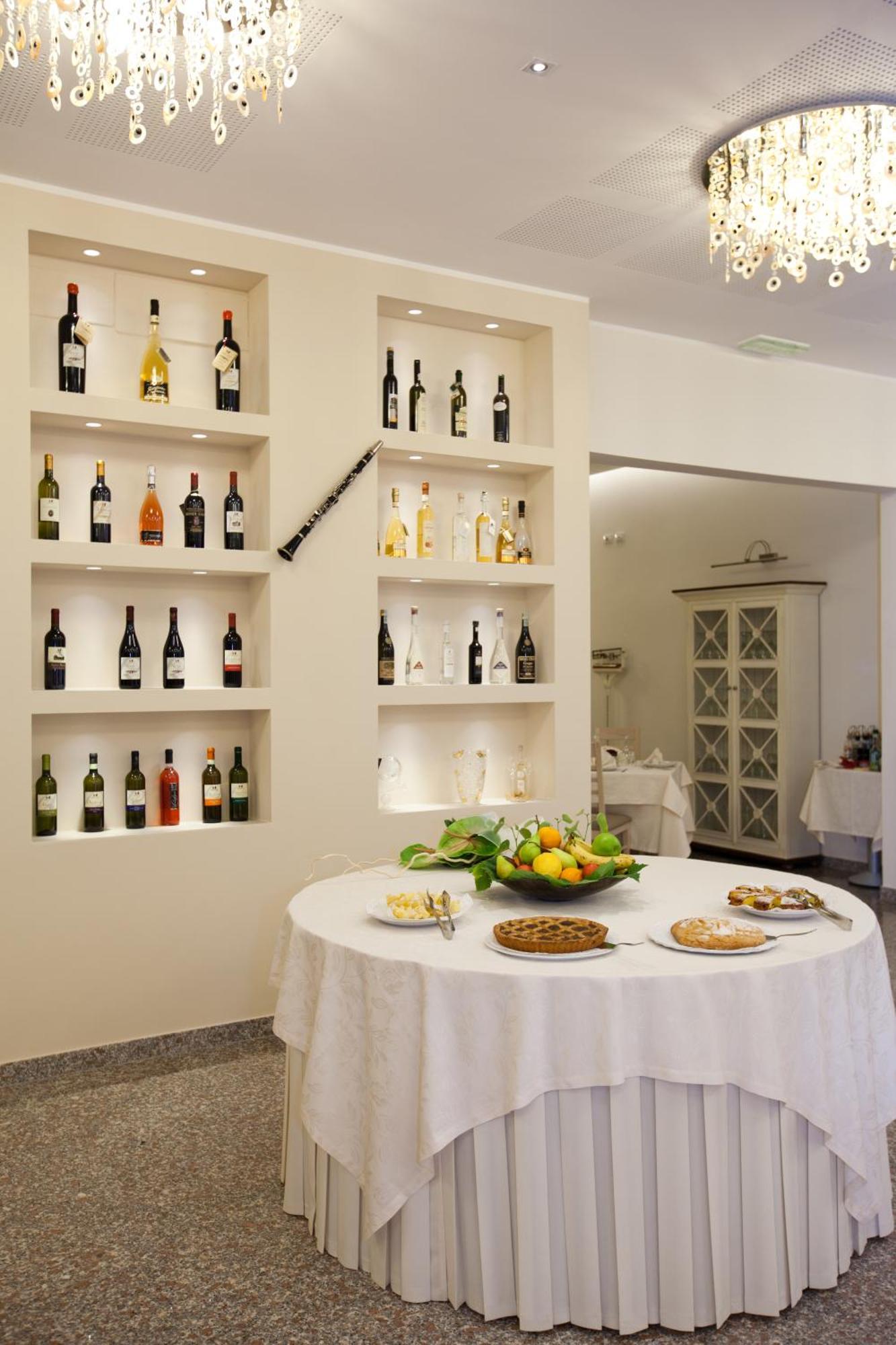 Hotel Ristorante Cesare Savignano sul Rubicone Buitenkant foto