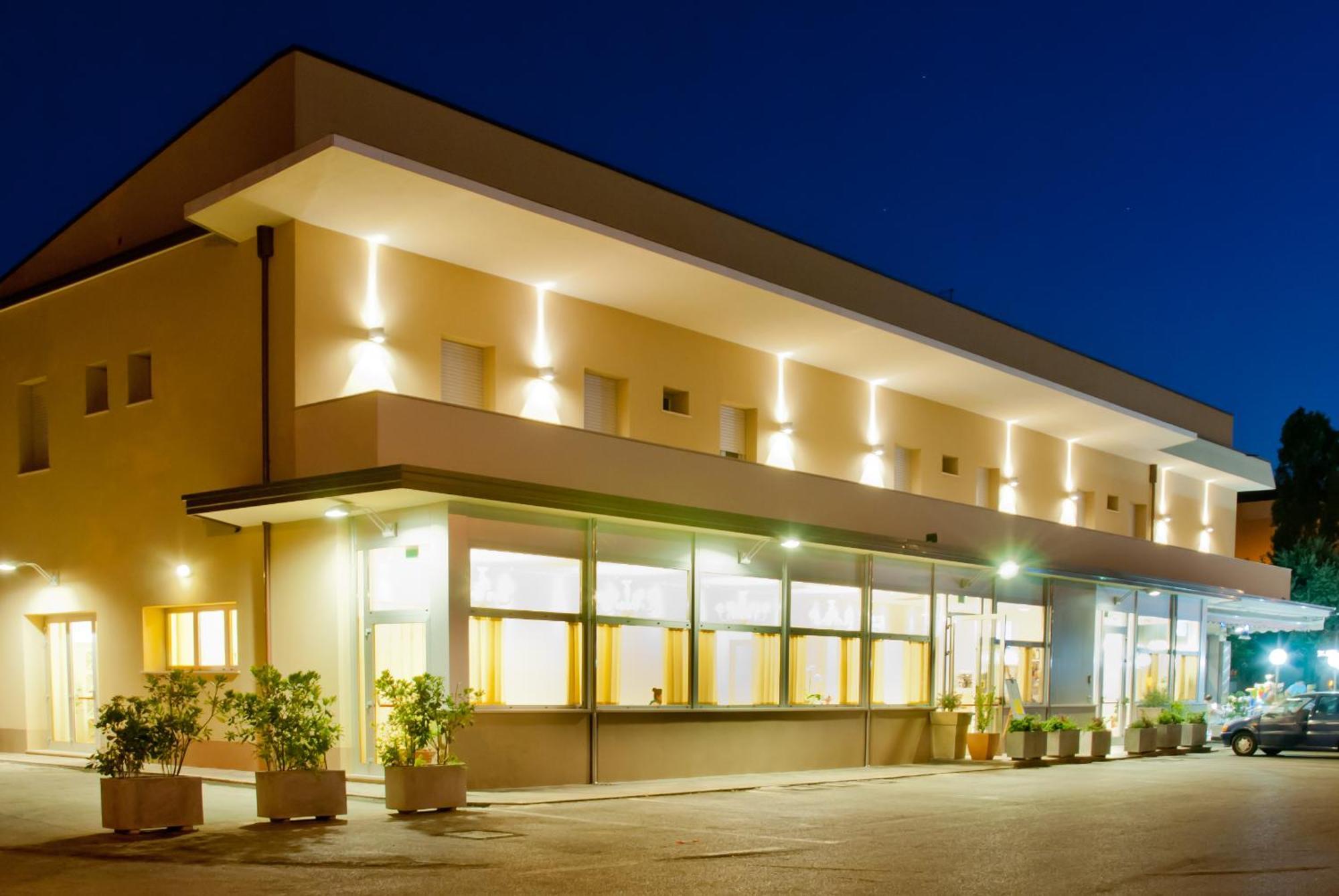 Hotel Ristorante Cesare Savignano sul Rubicone Buitenkant foto