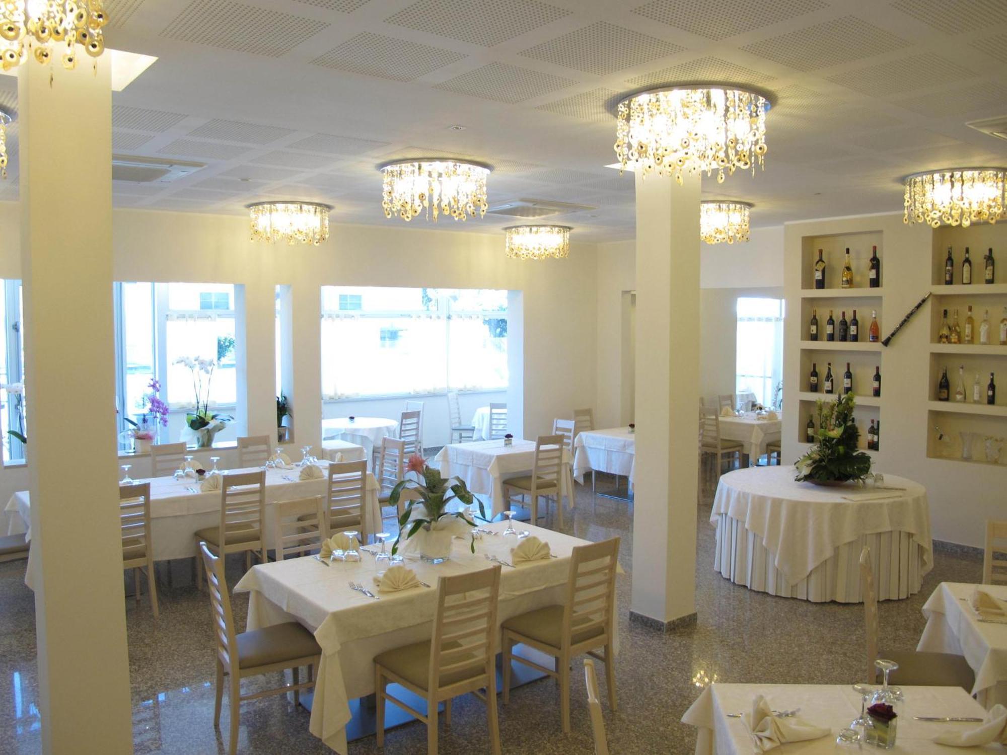 Hotel Ristorante Cesare Savignano sul Rubicone Buitenkant foto